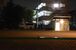 現場周辺で鑑識活動を行う捜査関係者ら＝19日午後９時20分、小山市城東２丁目