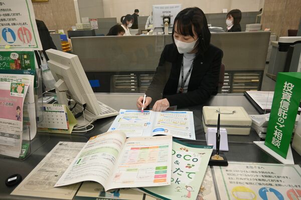投資信託について解説する大出さん