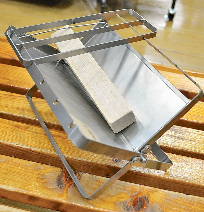 １人用。tent-Mark DESIGNS｢男前ファイアグリル」（9900円）