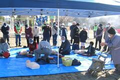 AED体験など消防訓練に100人