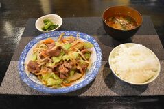 【推しの逸品】店にあふれる北海道愛　ジンギスカン定食　キッチンＳＡＷＡ（宇都宮）