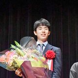 藤井王将祝勝会　450人のファン前に対局振り返る【動画】