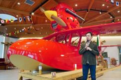 「紅の豚」飛行艇、カフェに展示