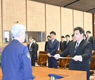 勤労青少年と事業所を表彰