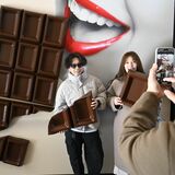 東武日光駅に巨大なチョコのオブジェ登場　市が“ちょこっと日光”をPR