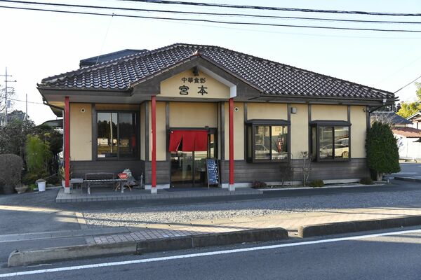 下赤羽交差点近く、祖母井街道沿いにある店舗