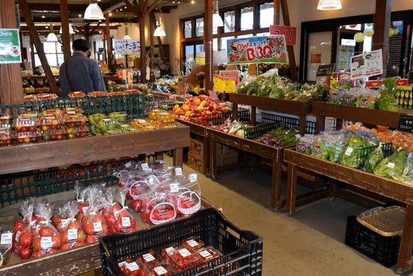 青果物の予約販売や通販商品の店頭受け取りなどを始める「あぜみち」の店舗＝宇都宮市