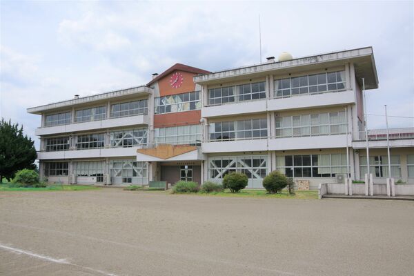 利活用事業の対象となっている旧東沼小の校舎
