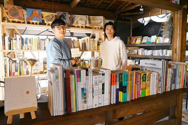 店内に立つ池田さん（右）と藤田さん