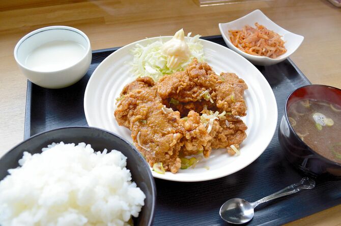 ボリュームたっぷり「Ｂランチ　からあげ（５個）」