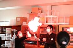 科学の面白さ 高校生が直伝　大田原高で理科実験教室