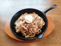 【食べた？】優しい味、ふわふわ食感　元祖焼うどん　Kitchen Fu…