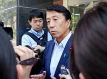 「首相は自発的退陣を」