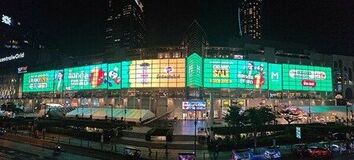 2,400平方メートル：アジア最大級の屋内透明スクリーンがタイのセントラルワールドで輝きを放つ