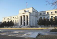米FRB、金利維持公算
