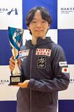 鍵山、フィギュアＣＳから帰国