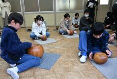 触れて感じる「芸術」