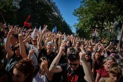 仏で大規模デモ、緊縮財政に抗議