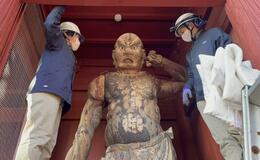 金剛力士２体 山門へ帰る