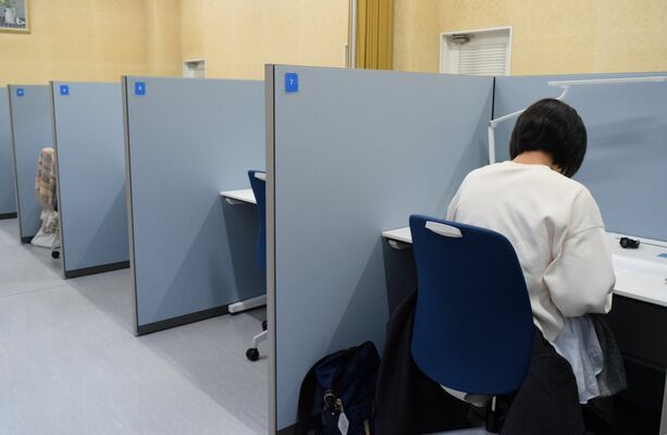 １人用に区切られた学習室