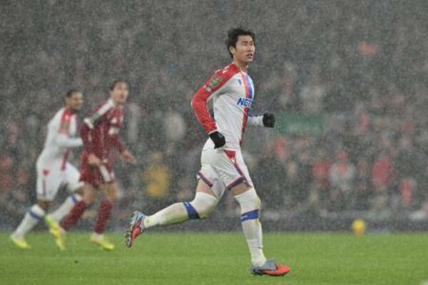 　サッカーのイングランド・リーグカップで、リバプール戦にフル出場したクリスタルパレスの鎌田大地＝２９日、リバプール（ゲッティ＝共同）