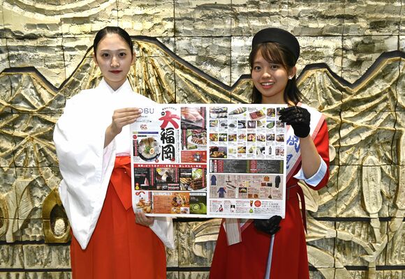 「大福岡展」をＰＲする上田さん（右）と池辺さん＝９日午後、下野新聞社