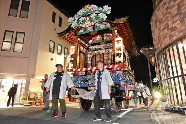宵まつりで披露された下横町の屋台