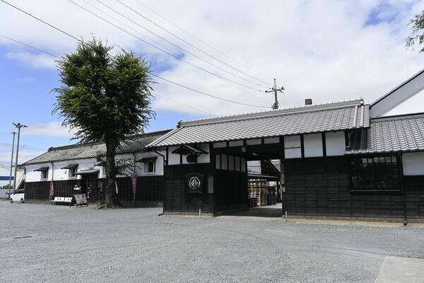 ジャパニースウイスキー「哲」を製造する日光街道小山蒸溜所がある西堀酒造＝小山市