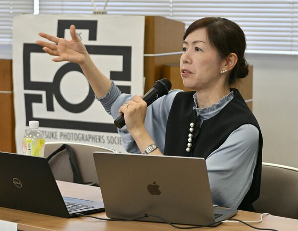 講演した喜多さん=20日午後、下野新聞社本社