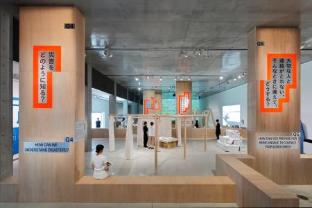 　「そのとき、どうする？展」の会場風景＝東京・六本木（撮影：木奥恵三）（提供写真）