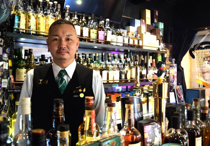 「ジャパニーズウイスキーに関しては県内一だと思う」と話す相馬さん