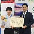 スポーツクライミング・アジア優勝の船木さんに市民特別賞　矢板市長に栄冠を報告