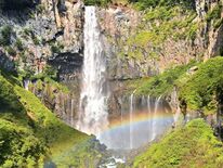 つかの間の絶景　奥日光・華厳の滝に虹