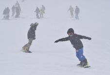 新雪で初滑り楽しむ　エーデルワイス営業開始　日光