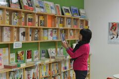 誰でも話せる場所、催しを　小山・ロブレ　「スローテンポ書店」開店　懇話会や文章教室