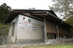 公衆トイレ一時遺棄か