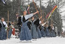 勇壮に「武射祭」　日光二荒山神社中宮祠