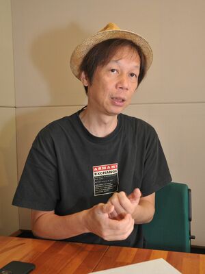 作品の見どころを語る杉本監督＝東京都内