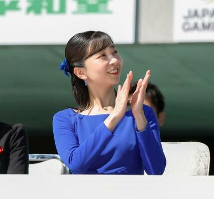 　国民スポーツ大会の総合閉会式に出席された佳子さま＝８日午前、滋賀県彦根市