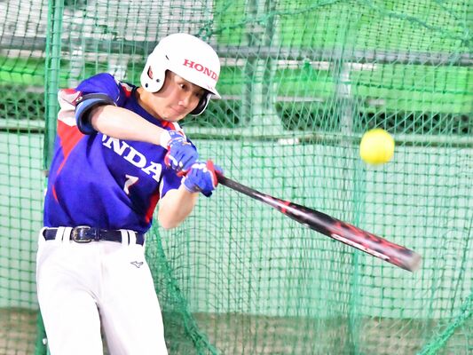 上位打線で活躍が期待される桑村=芳賀町芳賀台