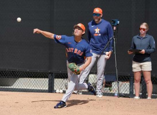 　ブルペンで投球練習するアストロズ・今井＝ウェストパームビーチ（共同）