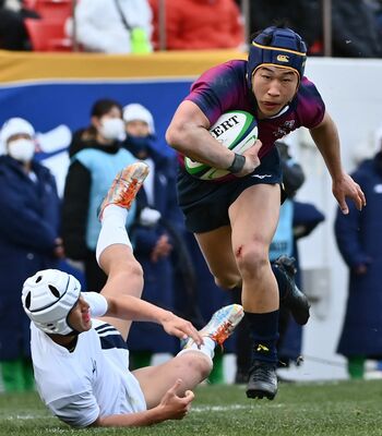 エースとして復活が期待される国学栃木のＦＢ青柳＝１月５日、全国高校ラグビー選手権準決勝から
