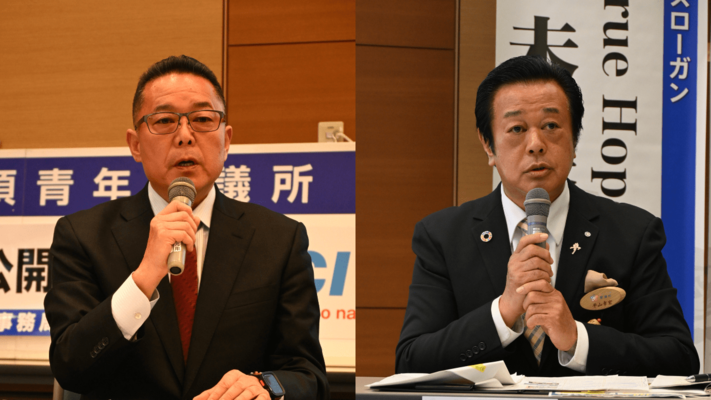 公開討論会に臨む平山氏（右）と小山田氏＝４日夜、那須町寺子乙