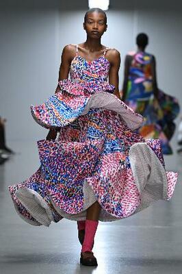 　ヘラルボニーとのコラボレーションによる「アンリアレイジ」２０２６年春夏コレクション（提供写真）