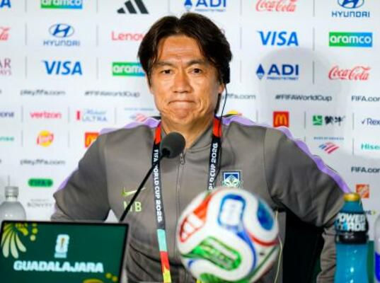 チェコ戦を前に開かれた記者会見に臨む韓国の洪明甫監督=グアダラハラ(共同)