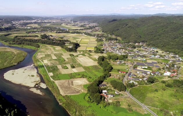 台風19号で那珂川が氾濫し、大きな浸水被害をうけた那須烏山市下境地区＝2020年10月、小型無人機から