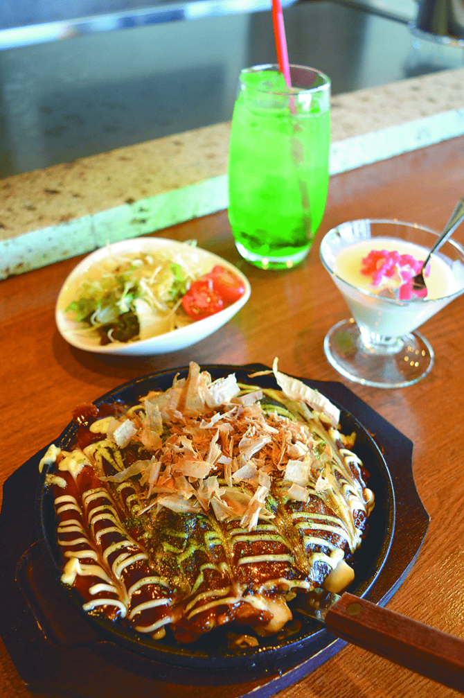 お好み焼き「スペシャル」（Ｃランチセットドリンク・サラダ・デザート付き１９５８円）