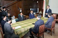 自維公、高校無償化の制度で合意