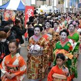 オリオン通りで花魁道中　まるで別人に「気分が上がる」　宇都宮で華やかに行列