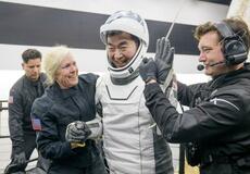 油井さんが笑顔で帰還